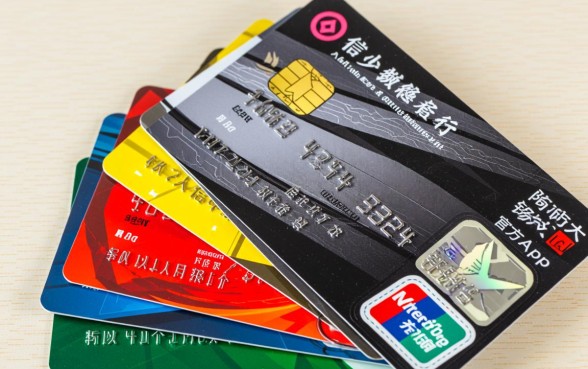 怎么查询自己有多少张信用卡,如何查个人征信报告有几张卡 怎么查询自己有多少张信用卡